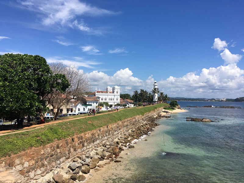 galle-forts-famous-lighthouse-58ece89