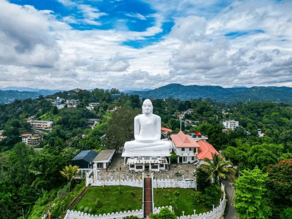 bahirawakanda-sri-maha-bodhi-viharaya-600nw-2395557739